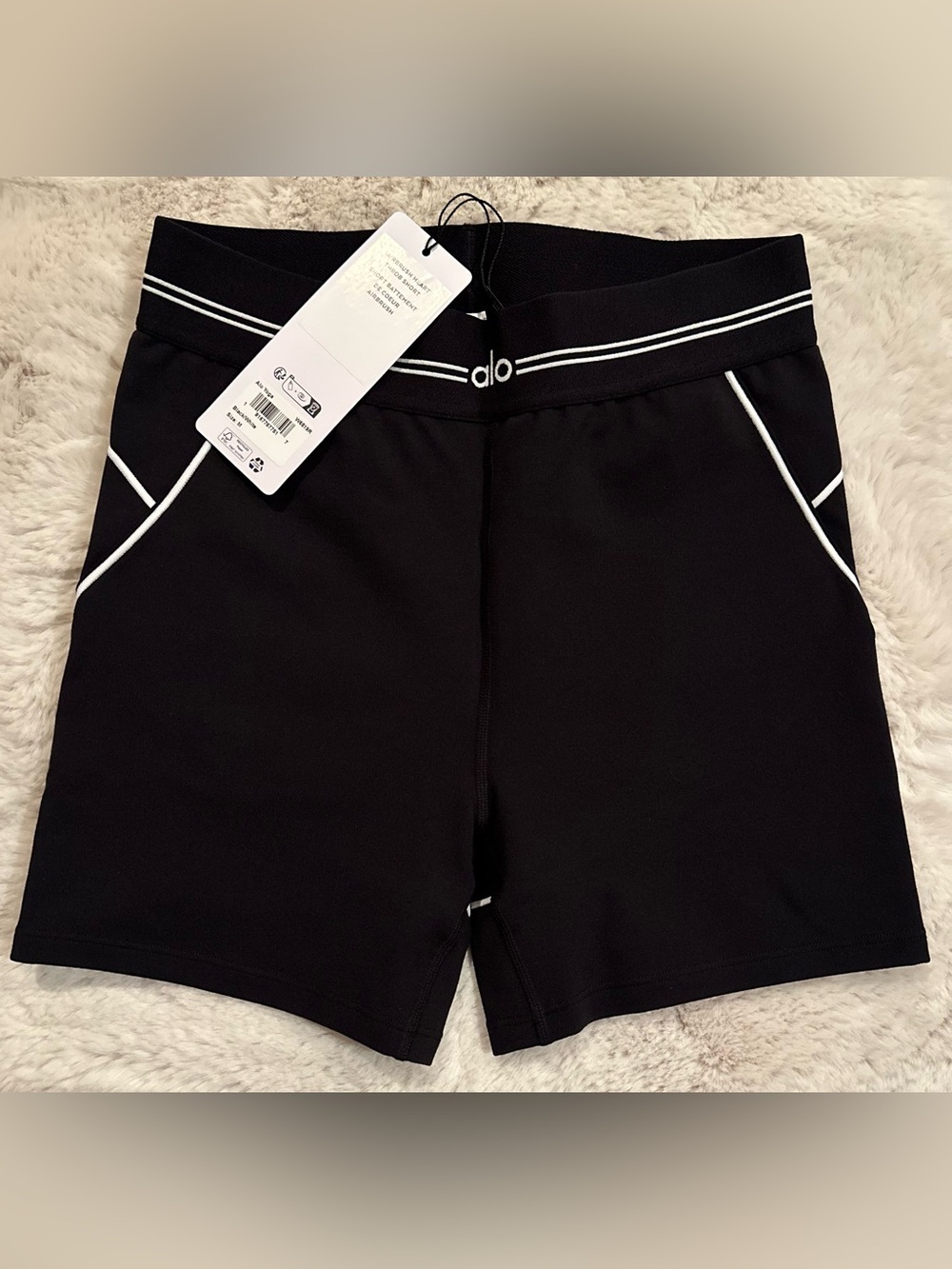 ALO Yoga 4" Airbrush High-Waist Heart Throb Short